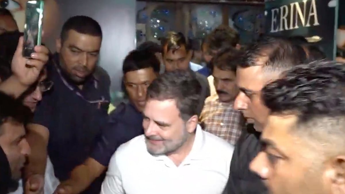 PTI Screengrab : Rahul Gandhi Visits Top Srinagar Eatery |